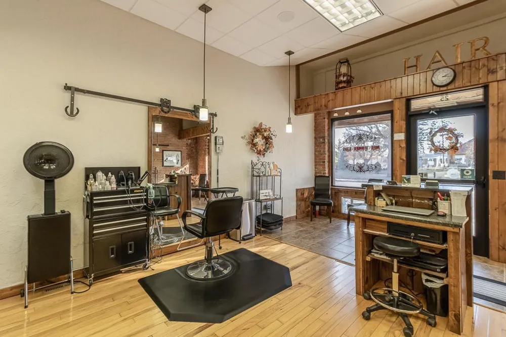25 S Park Avenue Le Center, MN 56057