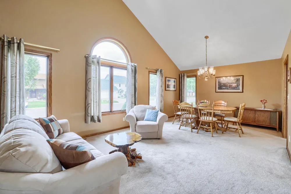1411 Ridgewood Court Hastings, MN 55033