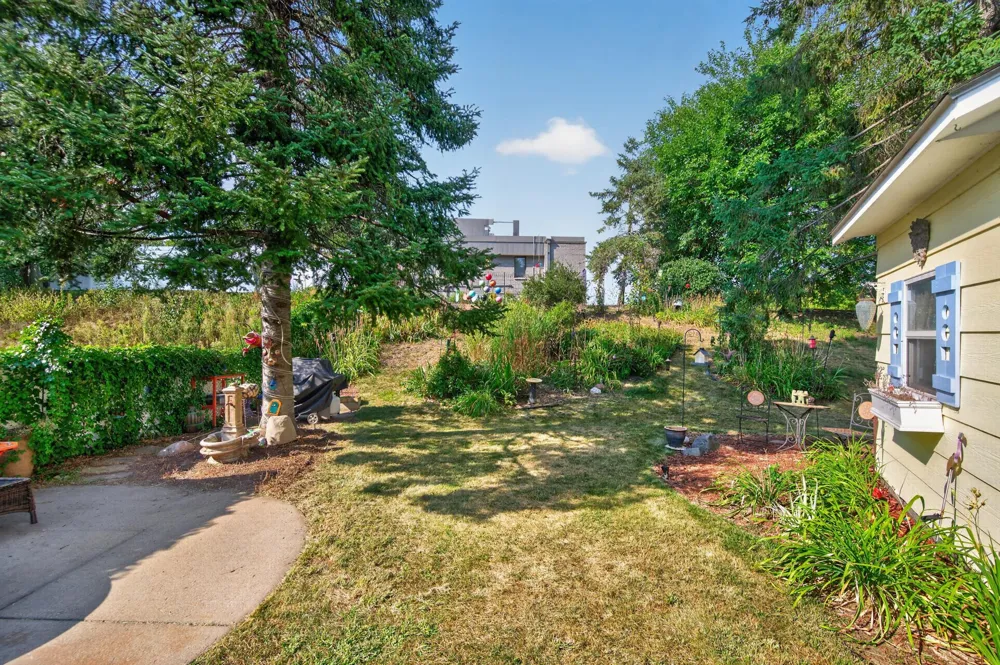 16614 Terrey Pine Drive Eden Prairie, MN 55347