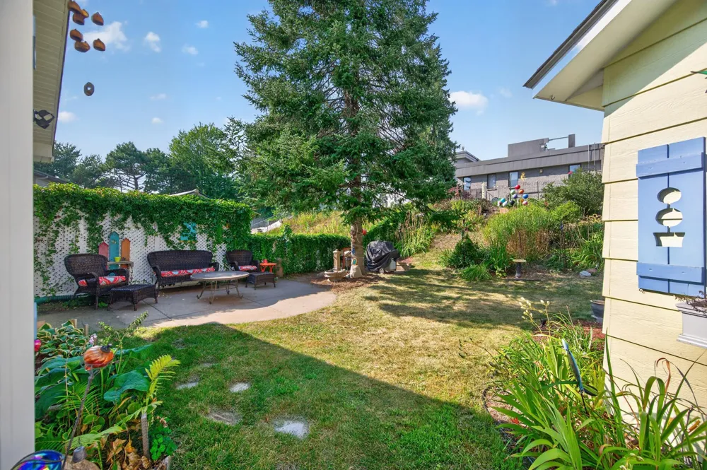 16614 Terrey Pine Drive Eden Prairie, MN 55347