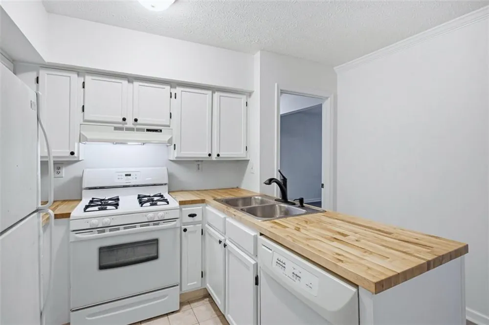 2052 Brian Way Decatur, GA 30033