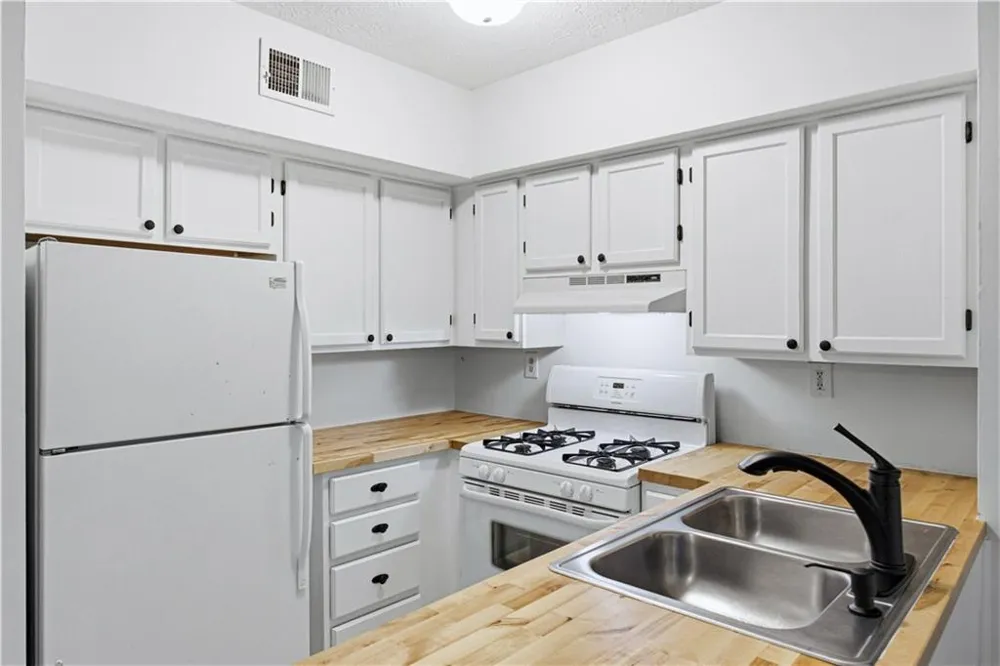 2052 Brian Way Decatur, GA 30033