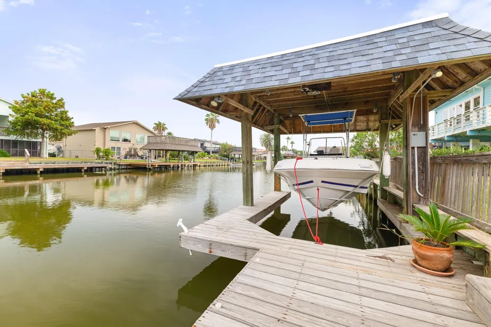 66 Tarpon Street Bayou Vista, TX 77563