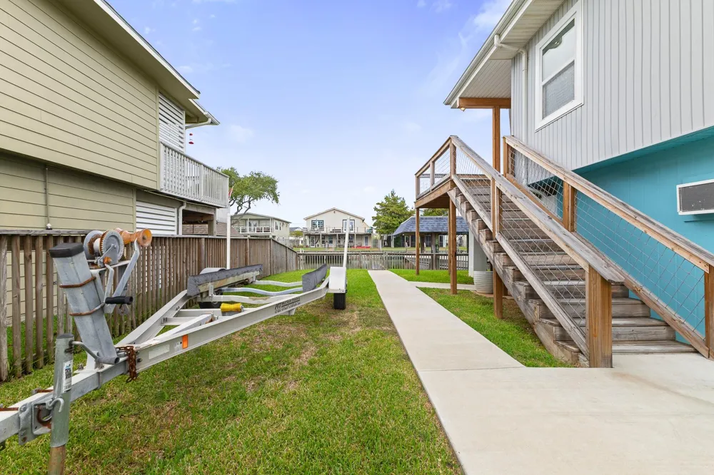 66 Tarpon Street Bayou Vista, TX 77563