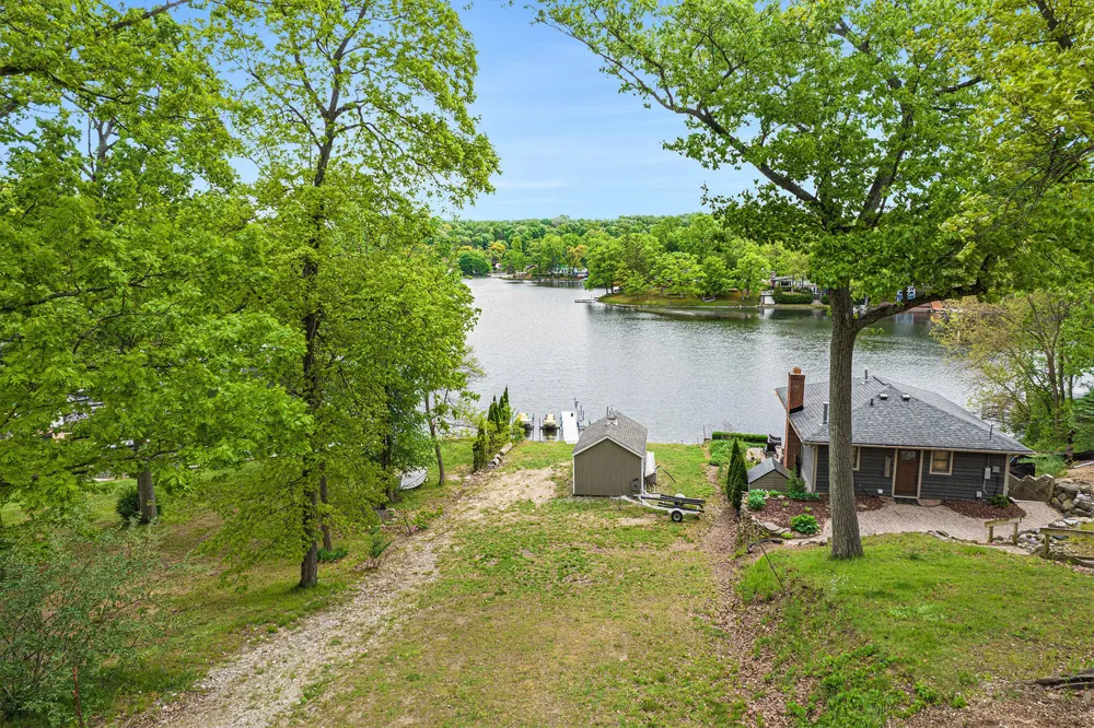 westshore Drive Pinckney, MI 48169