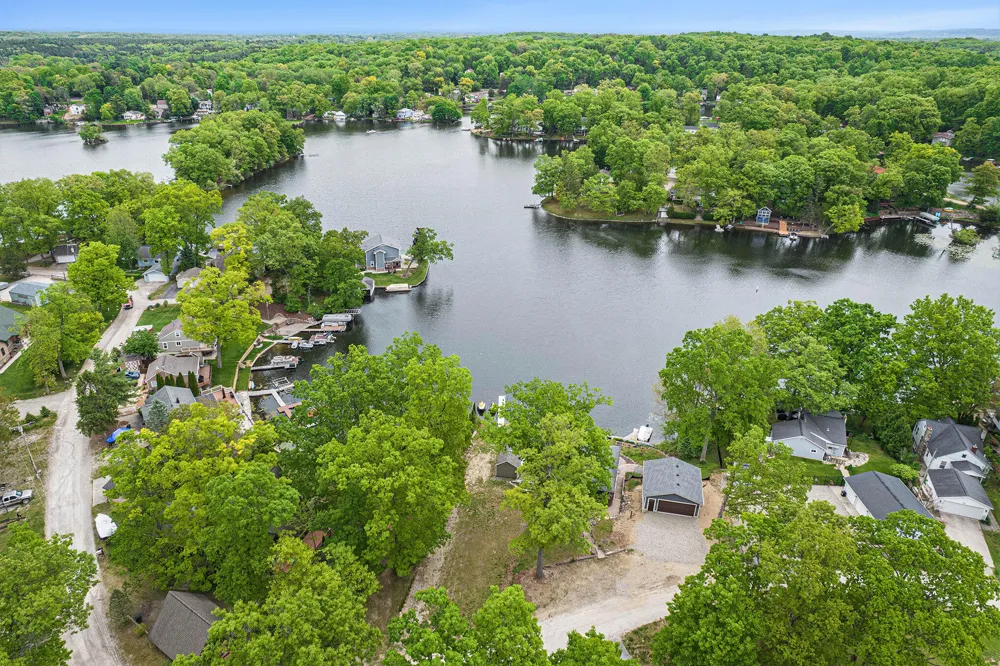 westshore Drive Pinckney, MI 48169