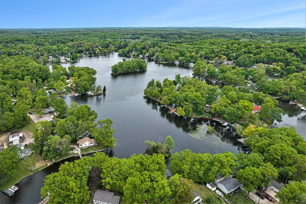 westshore Drive Pinckney, MI 48169