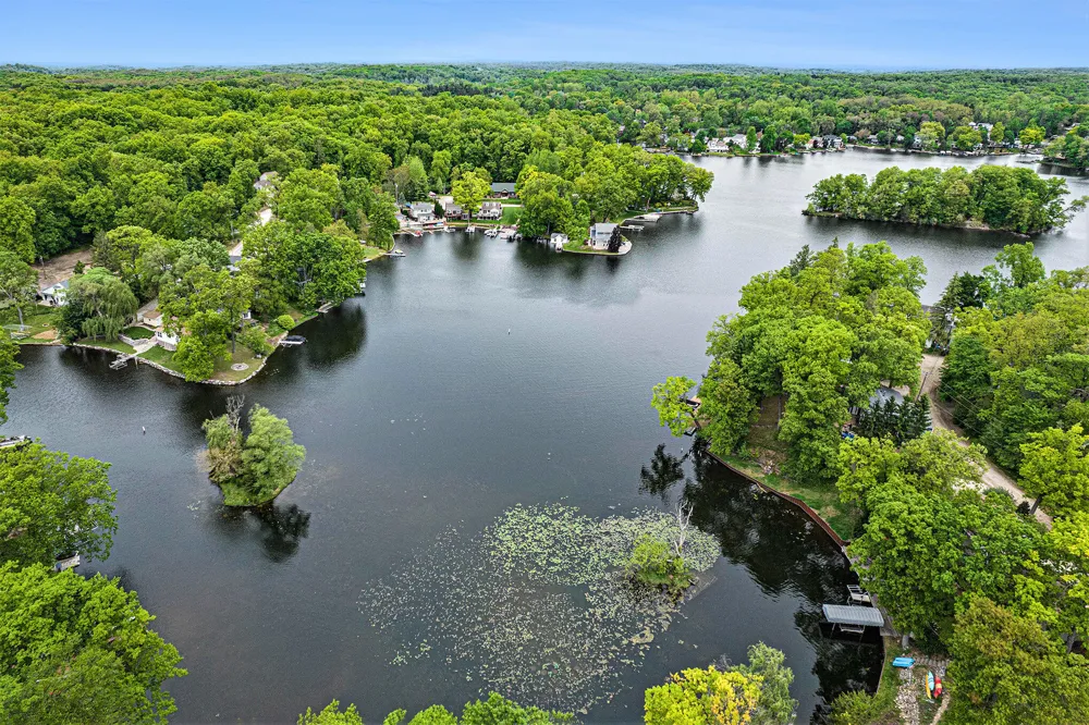 westshore Drive Pinckney, MI 48169