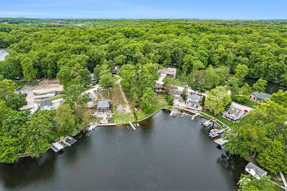 westshore Drive Pinckney, MI 48169