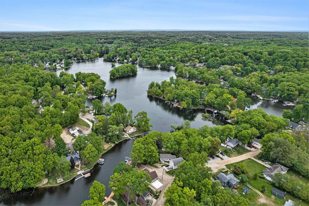 westshore Drive Pinckney, MI 48169