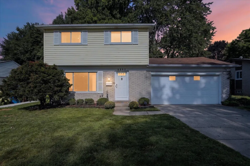 8899 Nottingham Drive Ypsilanti, MI 48198