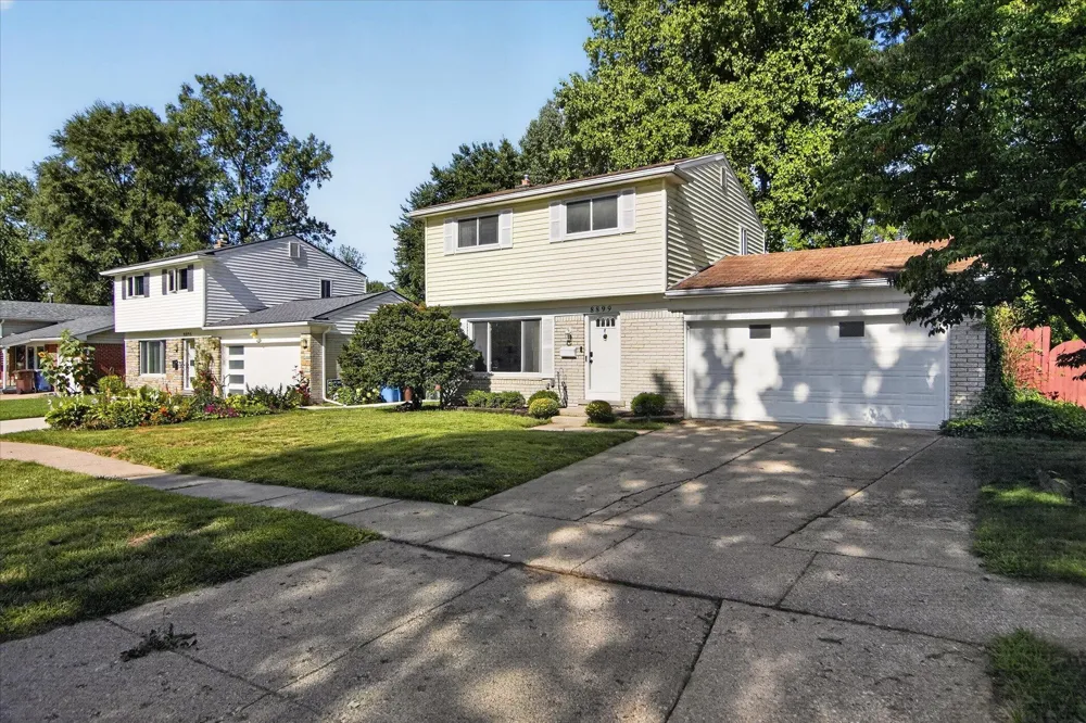 8899 Nottingham Drive Ypsilanti, MI 48198