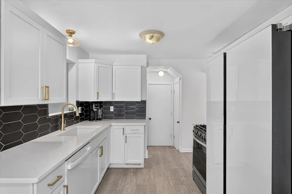 8899 Nottingham Drive Ypsilanti, MI 48198