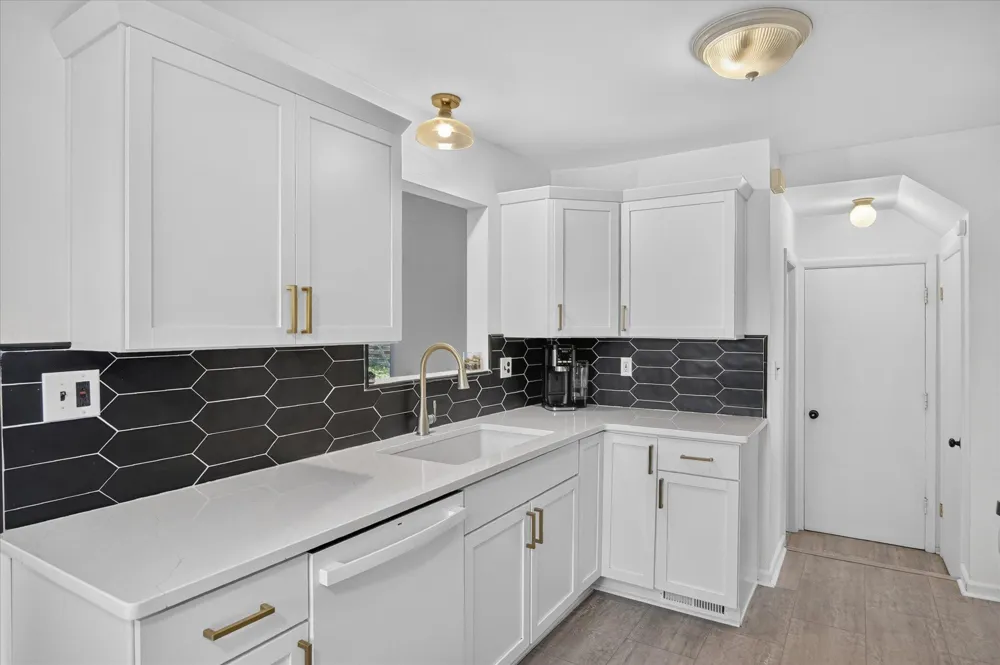 8899 Nottingham Drive Ypsilanti, MI 48198