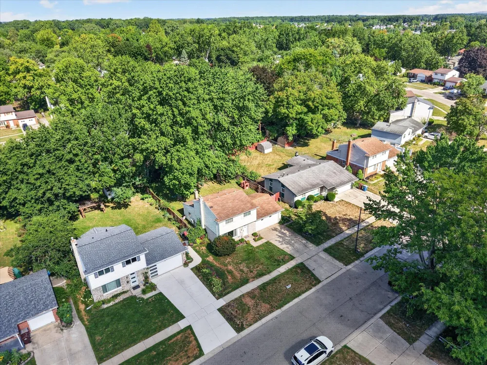 8899 Nottingham Drive Ypsilanti, MI 48198