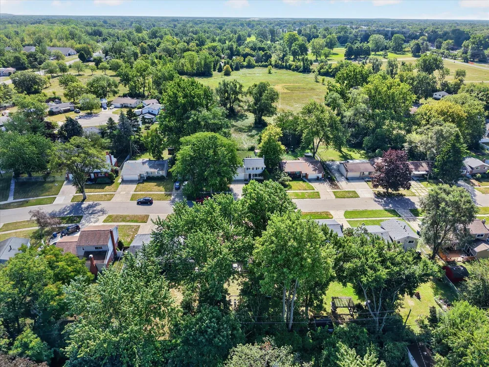 8899 Nottingham Drive Ypsilanti, MI 48198