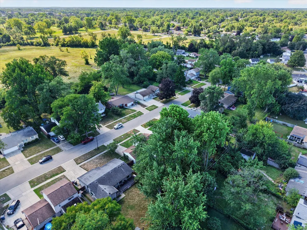 8899 Nottingham Drive Ypsilanti, MI 48198