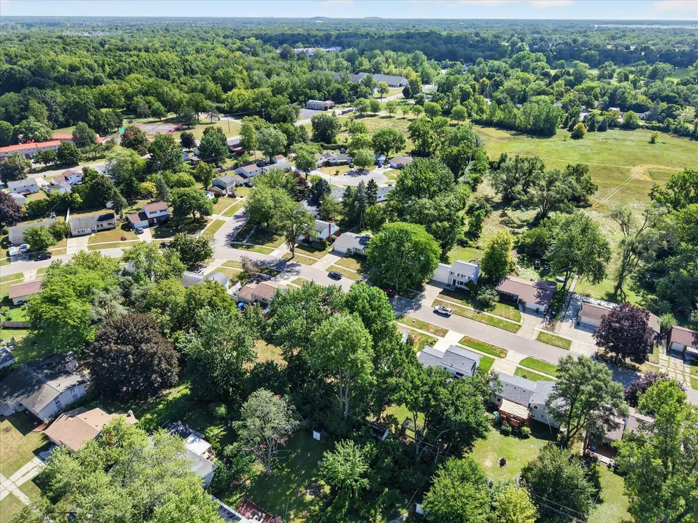 8899 Nottingham Drive Ypsilanti, MI 48198