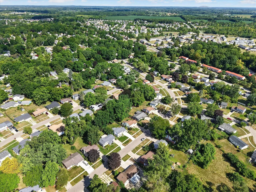 8899 Nottingham Drive Ypsilanti, MI 48198