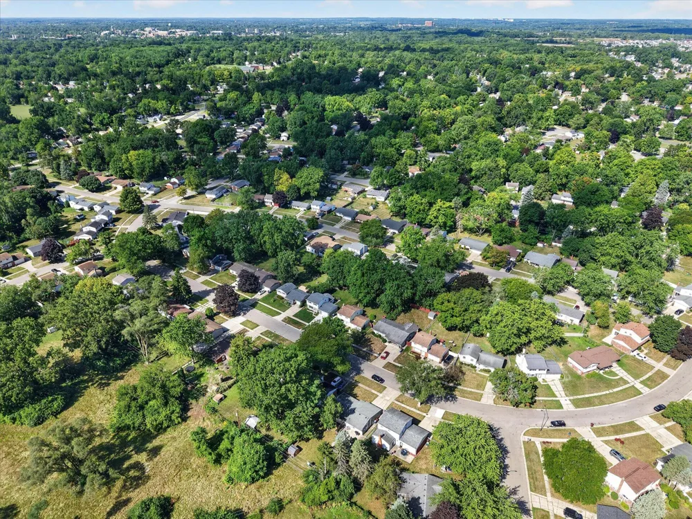 8899 Nottingham Drive Ypsilanti, MI 48198