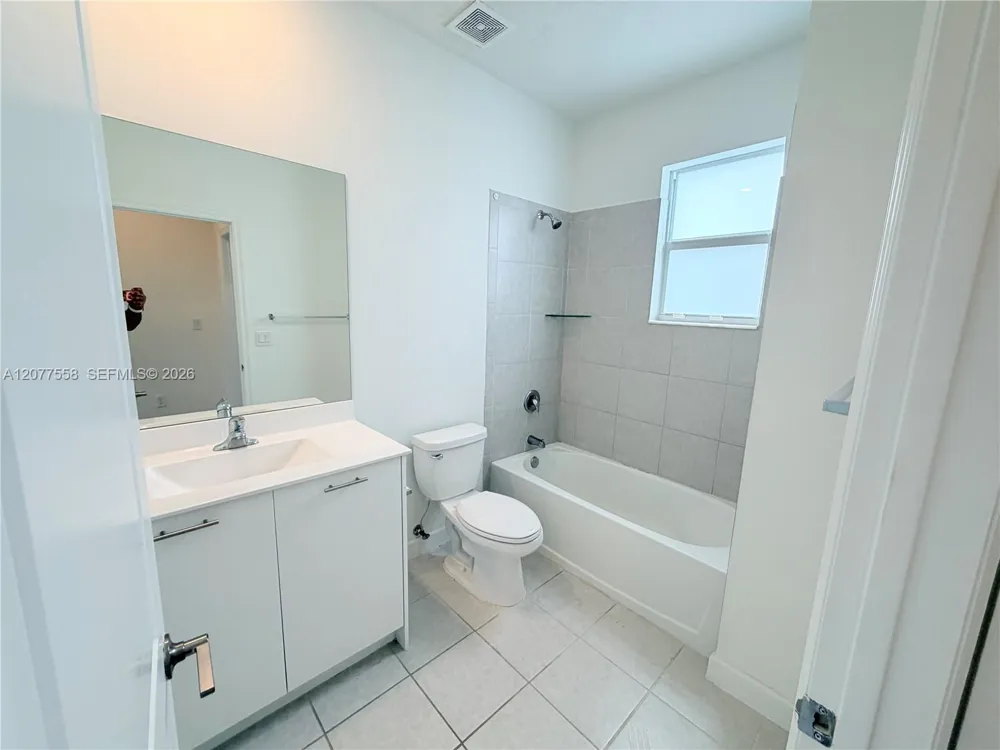 2405 NW 131st Cir Miami, FL 33167