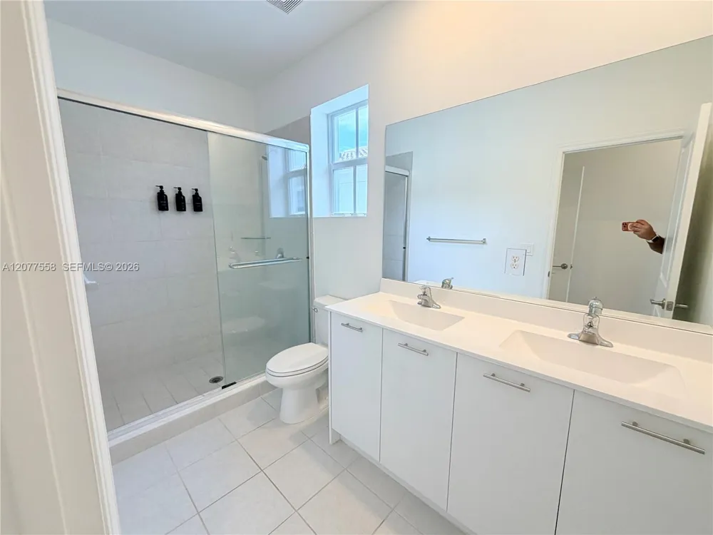 2405 NW 131st Cir Miami, FL 33167
