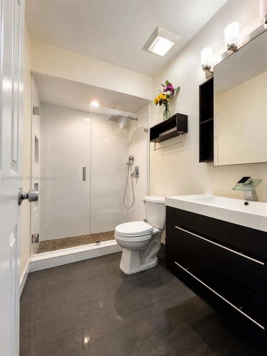 2561 W 60th Pl #102-1 Hialeah, FL 33016