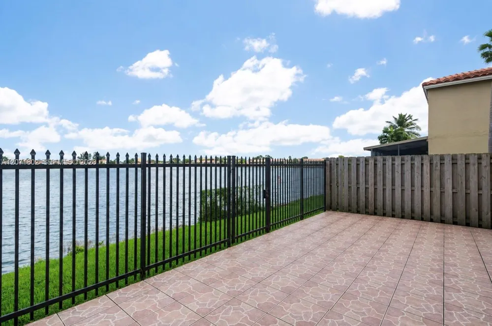 2561 W 60th Pl #102-1 Hialeah, FL 33016