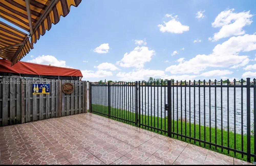 2561 W 60th Pl #102-1 Hialeah, FL 33016