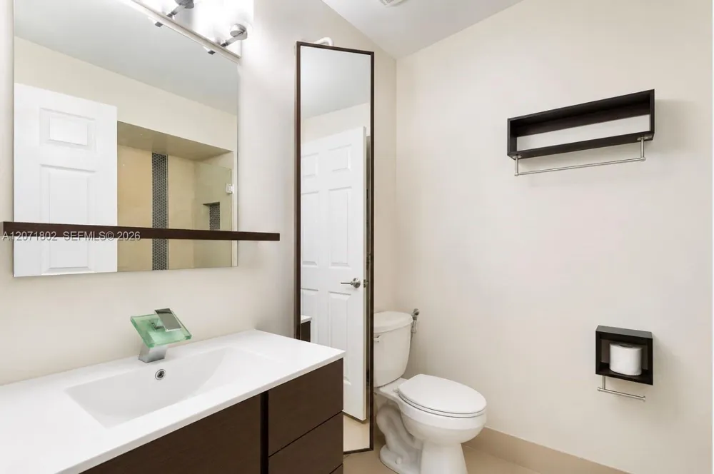 2561 W 60th Pl #102-1 Hialeah, FL 33016