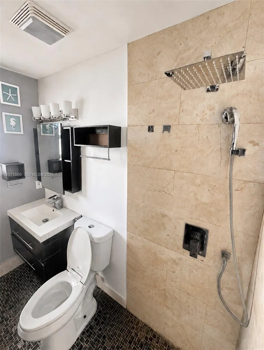 2561 W 60th Pl #102-1 Hialeah, FL 33016