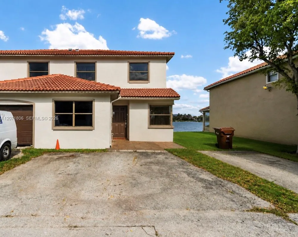 2561 W 60th Pl #102-1 Hialeah, FL 33016
