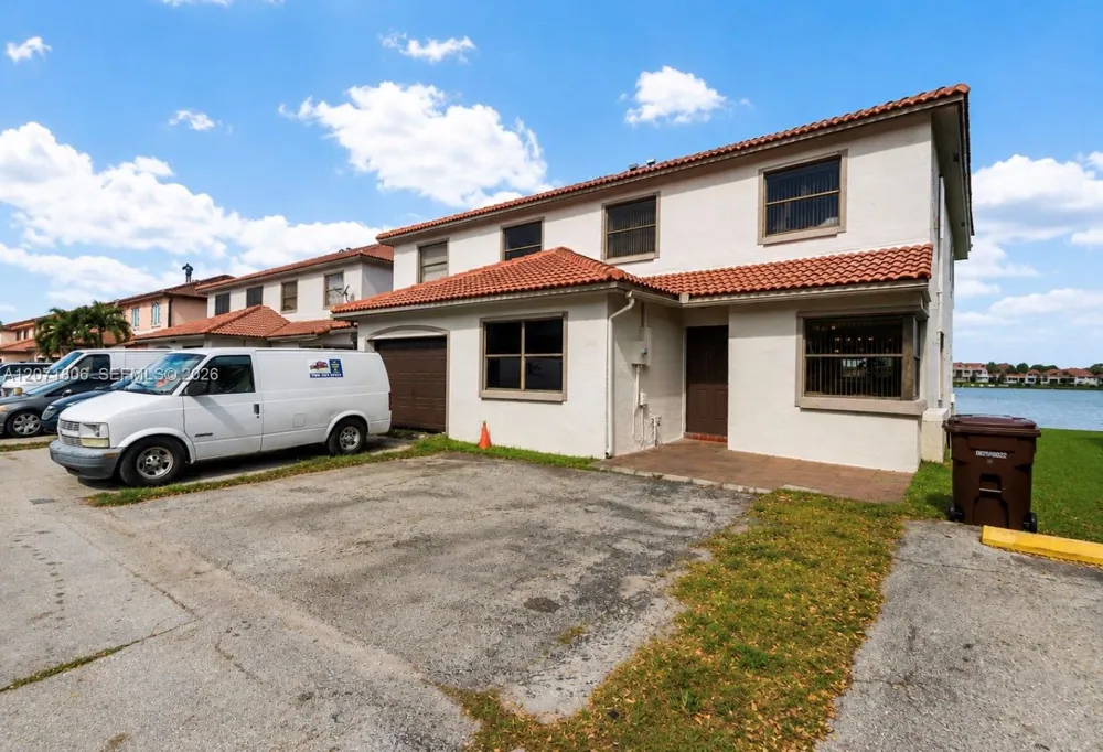 2561 W 60th Pl #102-1 Hialeah, FL 33016