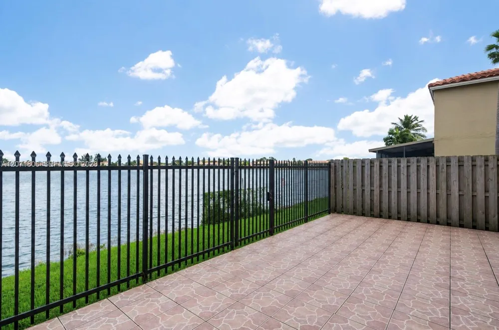 2561 W 60th Pl #102-1 Hialeah, FL 33016