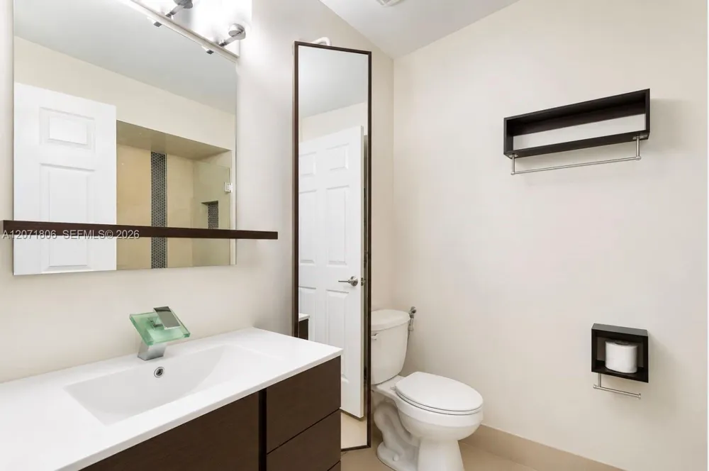 2561 W 60th Pl #102-1 Hialeah, FL 33016