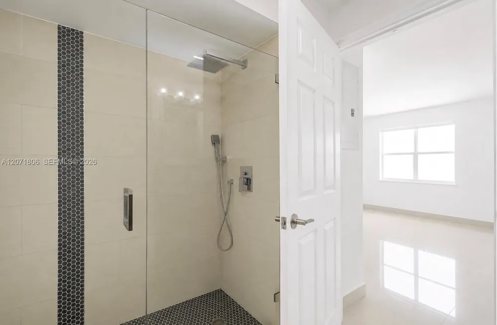 2561 W 60th Pl #102-1 Hialeah, FL 33016