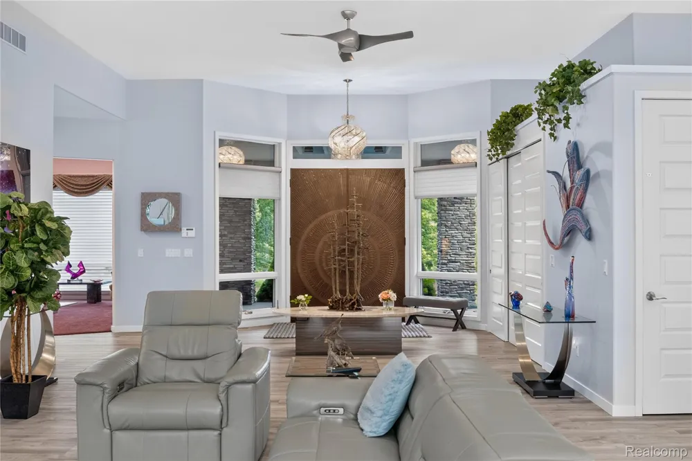1661 Pinewood Milford Charter Township, MI 48381