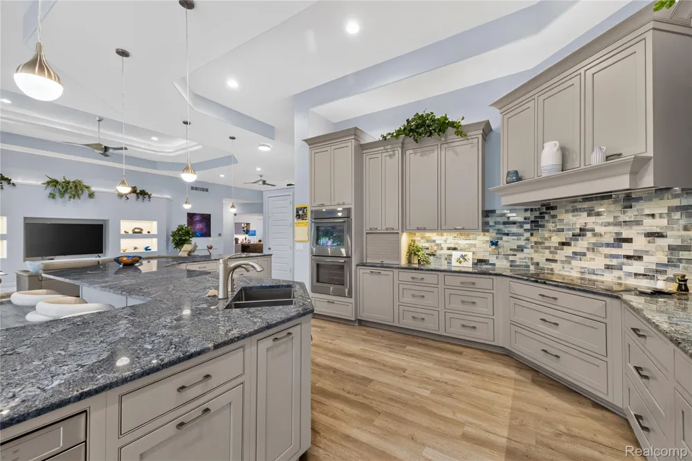 1661 Pinewood Milford Charter Township, MI 48381