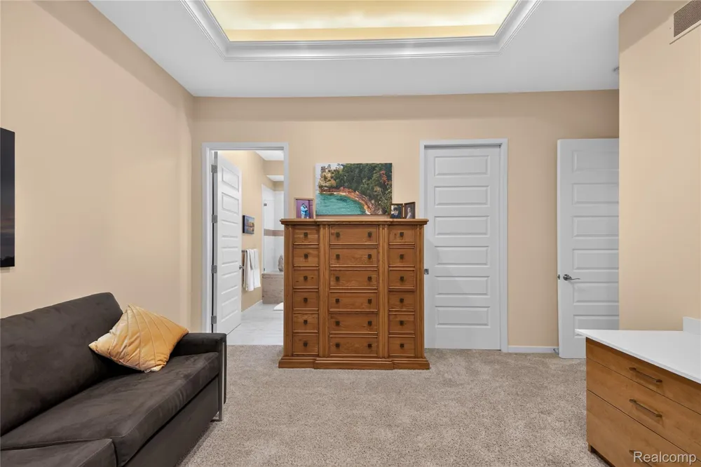 1661 Pinewood Milford Charter Township, MI 48381