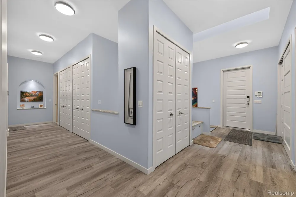 1661 Pinewood Milford Charter Township, MI 48381
