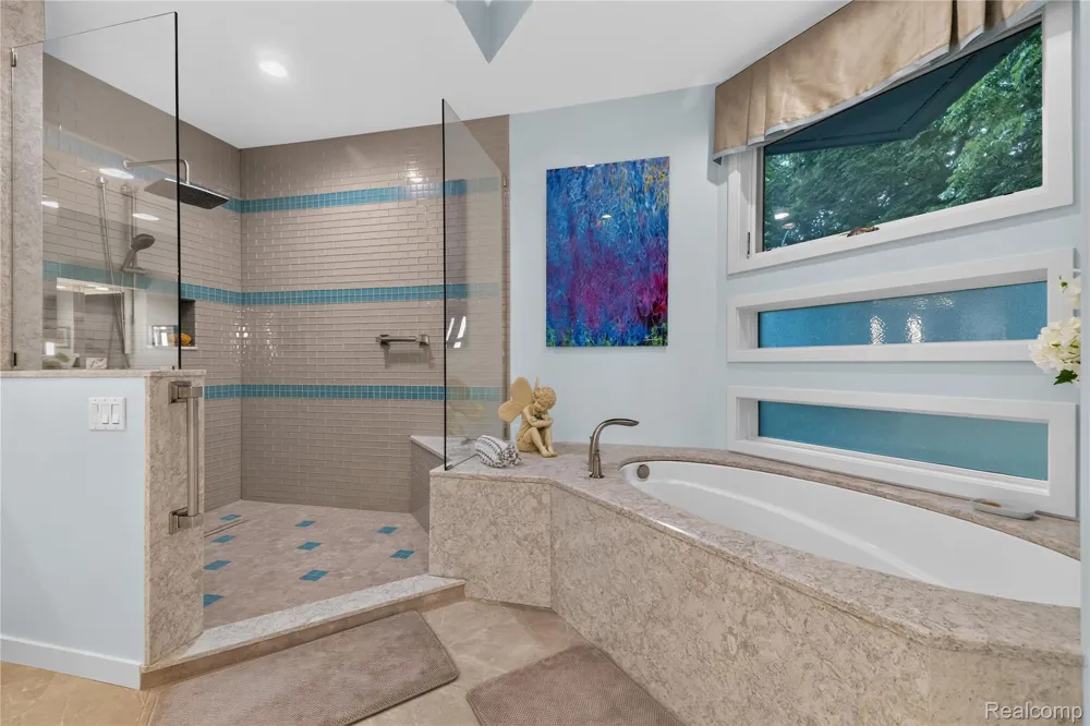 1661 Pinewood Milford Charter Township, MI 48381