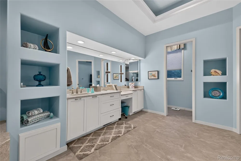 1661 Pinewood Milford Charter Township, MI 48381