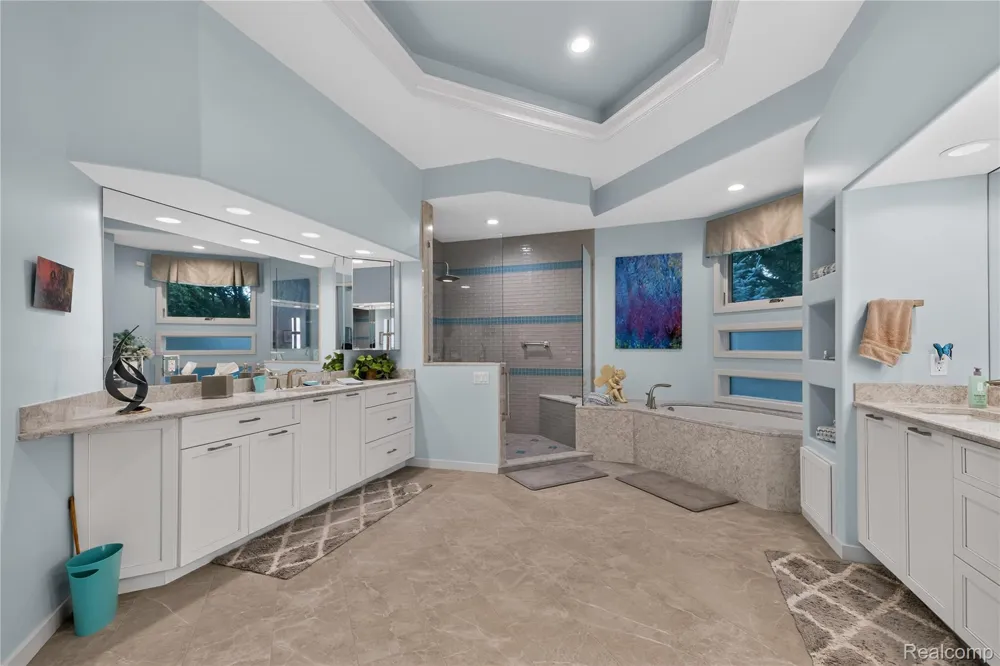 1661 Pinewood Milford Charter Township, MI 48381