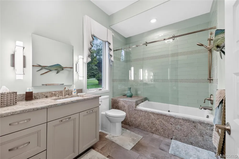 1661 Pinewood Milford Charter Township, MI 48381