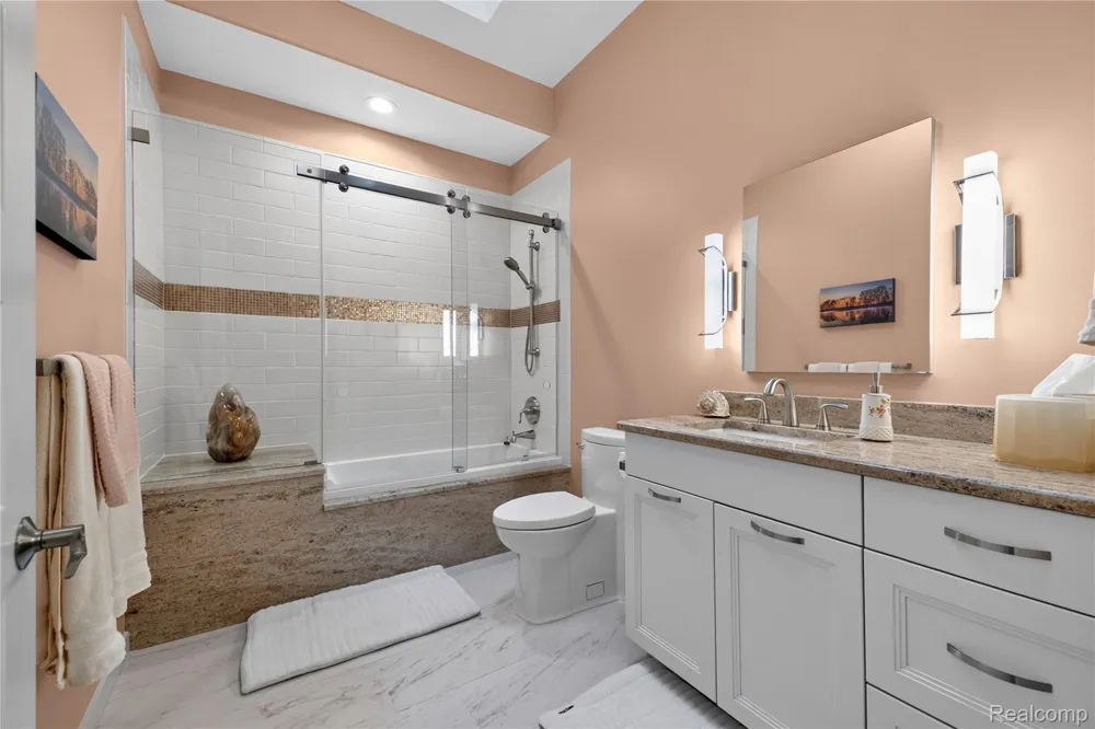 1661 Pinewood Milford Charter Township, MI 48381
