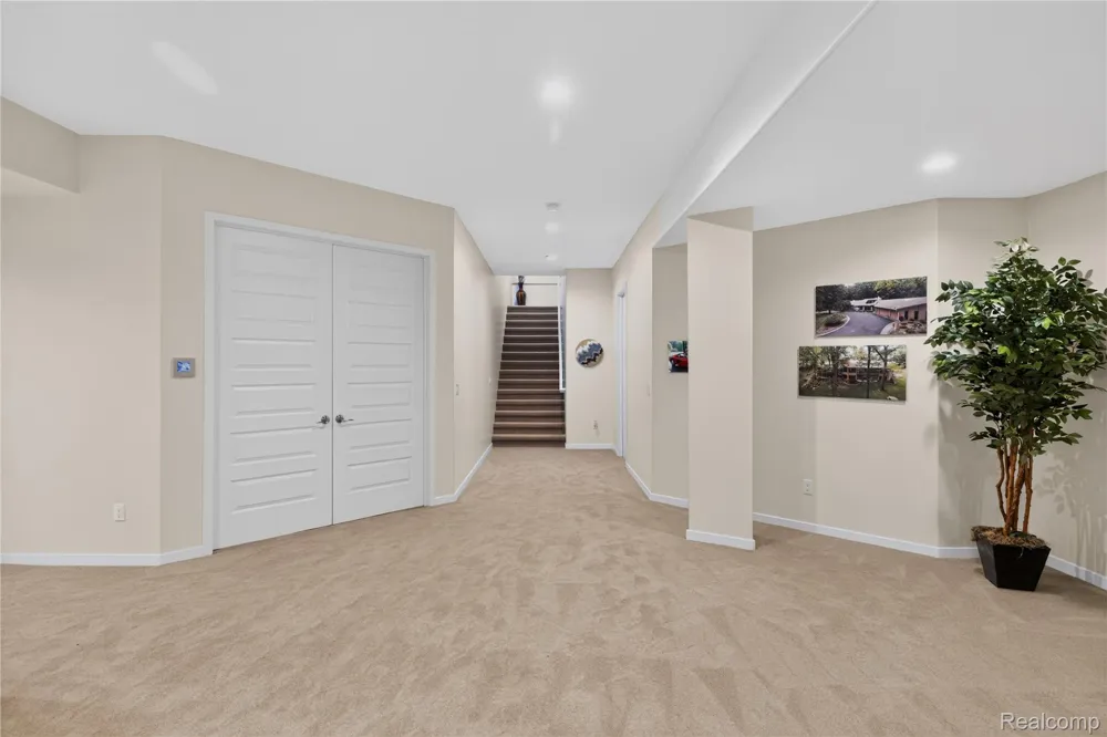 1661 Pinewood Milford Charter Township, MI 48381