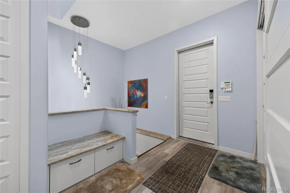 1661 Pinewood Milford Charter Township, MI 48381