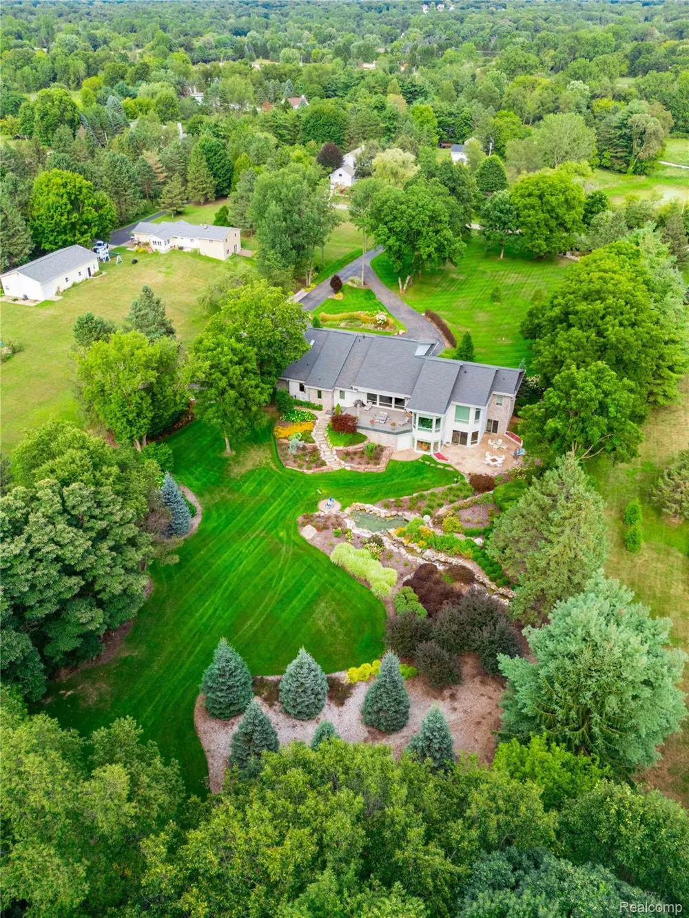1661 Pinewood Milford Charter Township, MI 48381