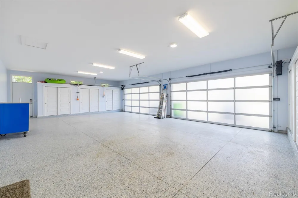 1661 Pinewood Milford Charter Township, MI 48381