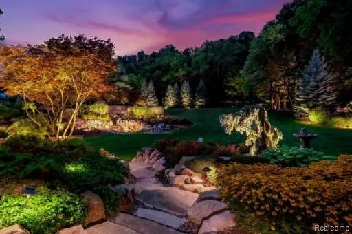 1661 Pinewood Milford Charter Township, MI 48381